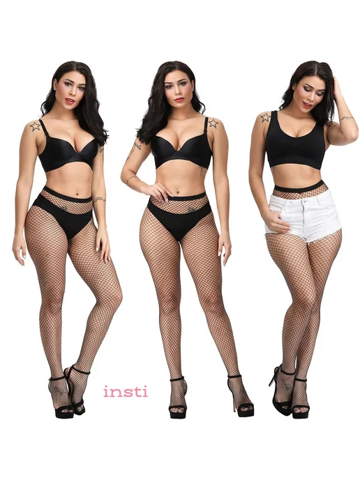 Бір қызды бақшада көп еркектер сиқытып жатыр