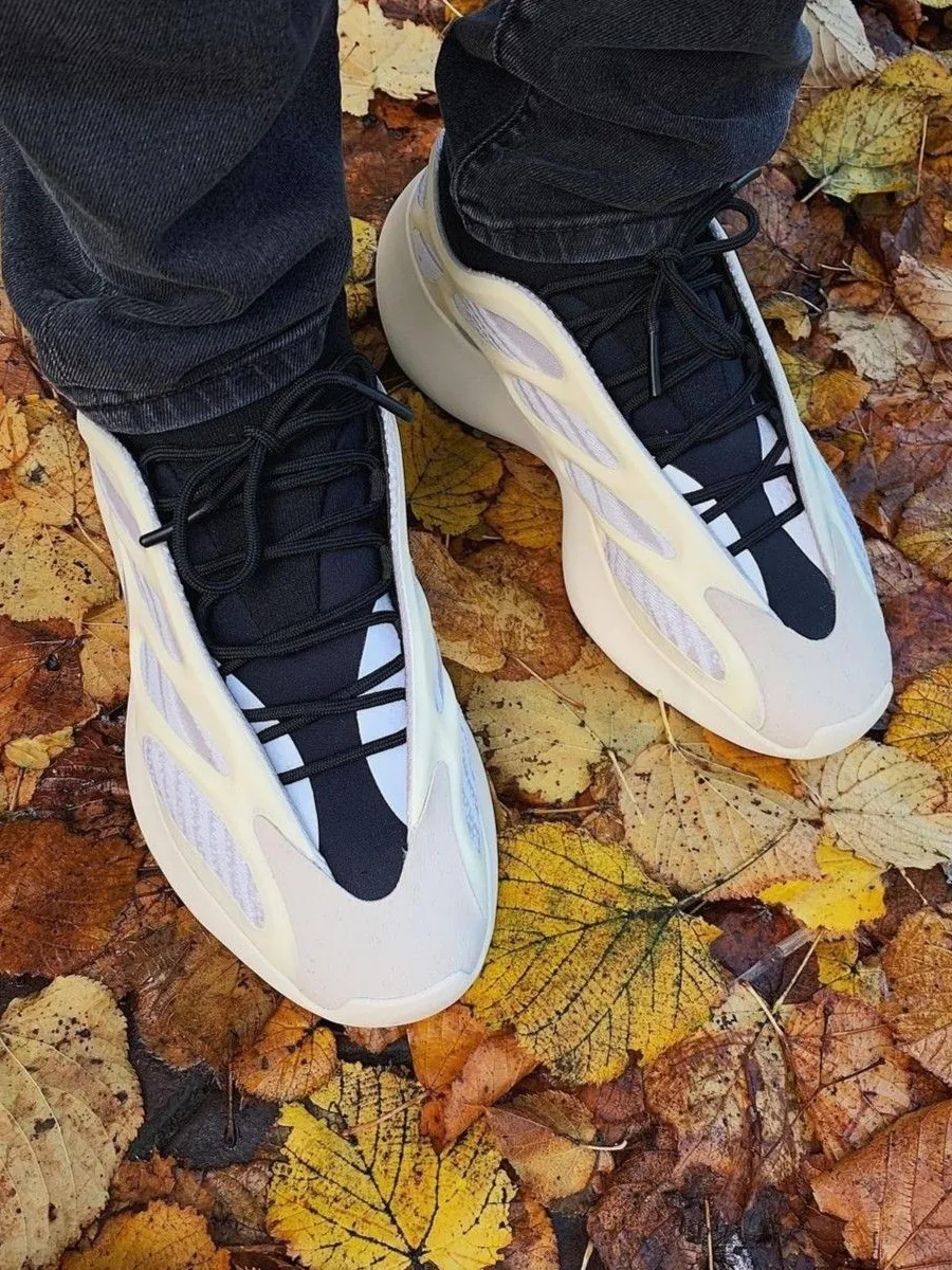 Кроссовки Yeezy Boost 700 v3 Изики осенние спортивные Sadeford 194868853  купить за 3 985 ₽ в интернет-магазине Wildberries