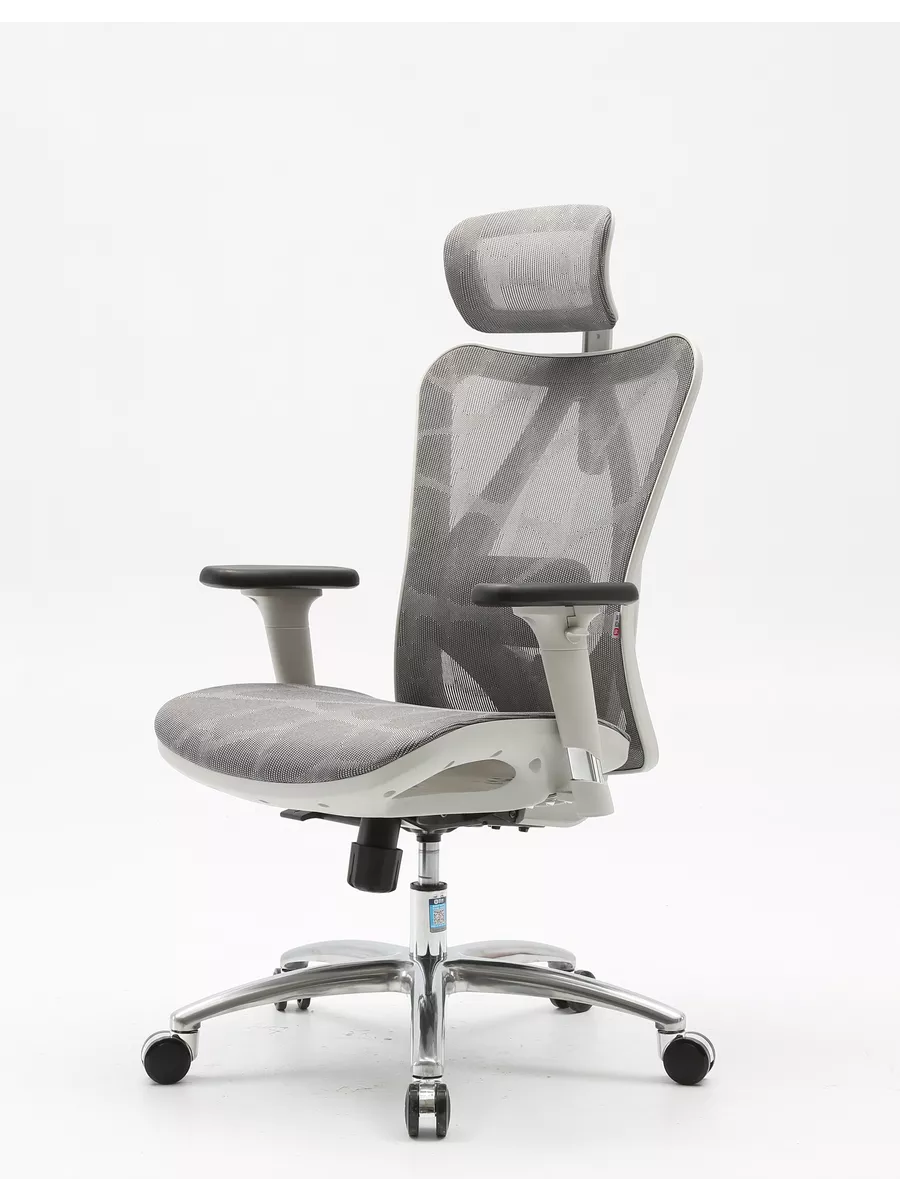 Черное офисное кресло с сетчатой спинкой Special M56