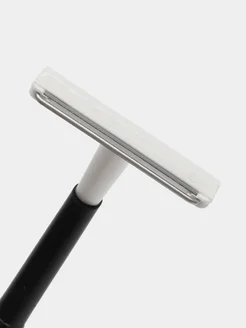 Бритва одноразовая Bic. Цвет белый, черный. Вид 2.